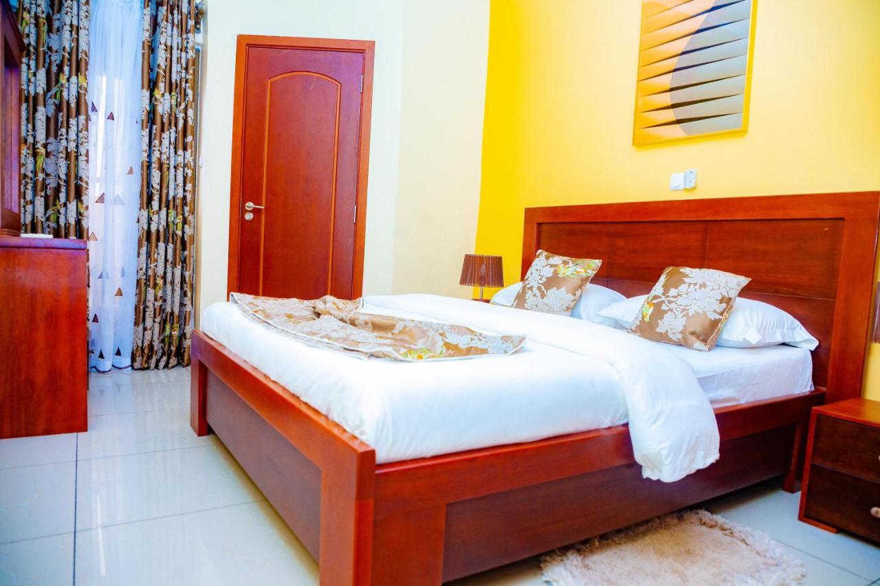 Loumia Premium Bonapriso Apartment Дуала Екстериор снимка