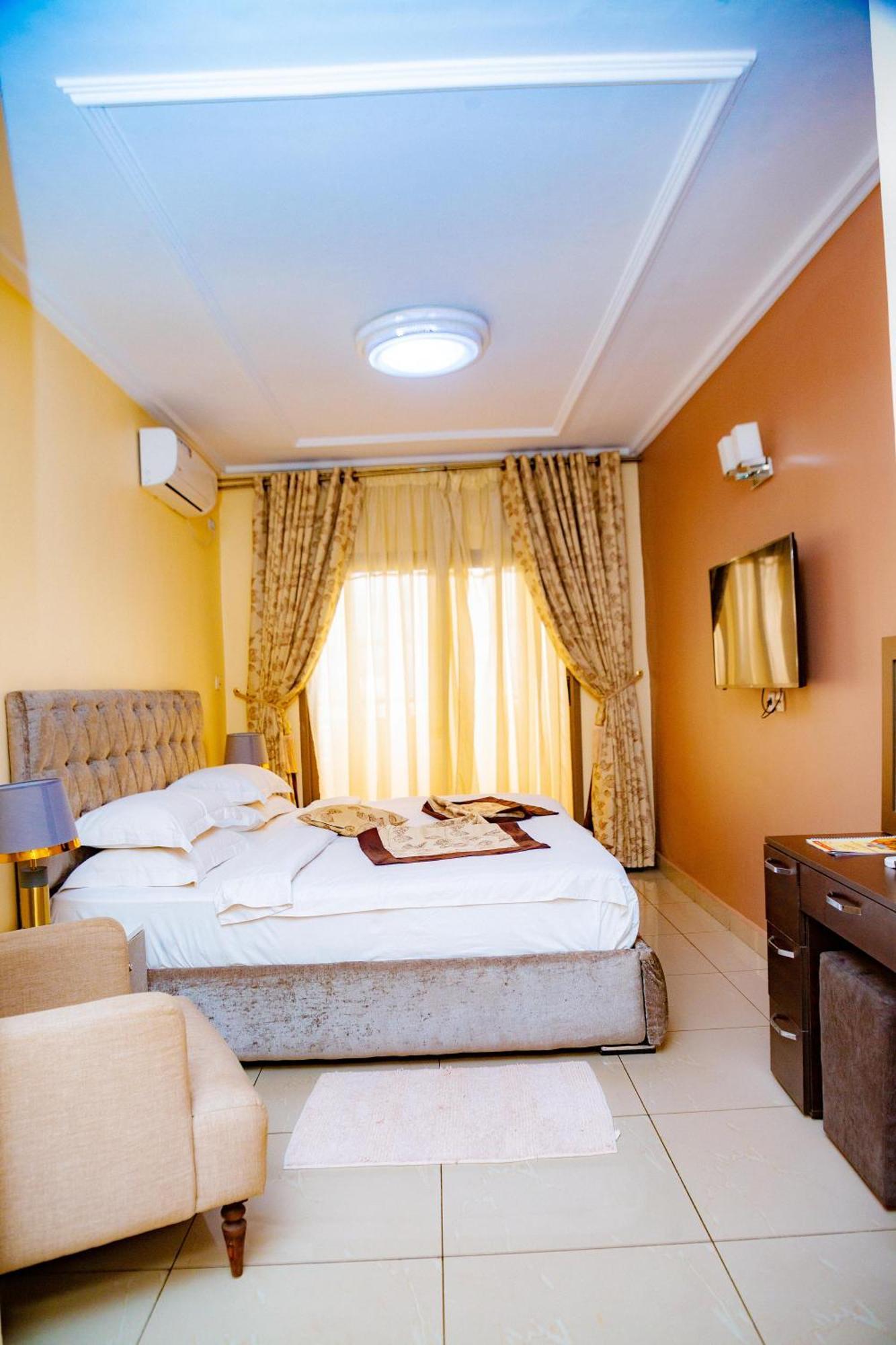 Loumia Premium Bonapriso Apartment Дуала Екстериор снимка